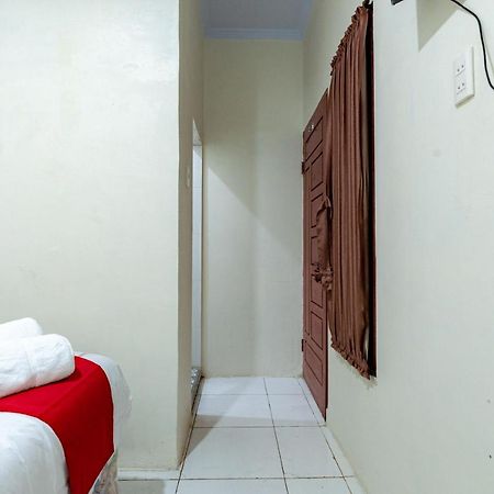 Hotel Reddoorz @ Simpang Pemda Medan Esterno foto