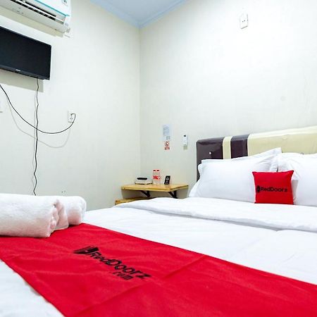 Hotel Reddoorz @ Simpang Pemda Medan Esterno foto