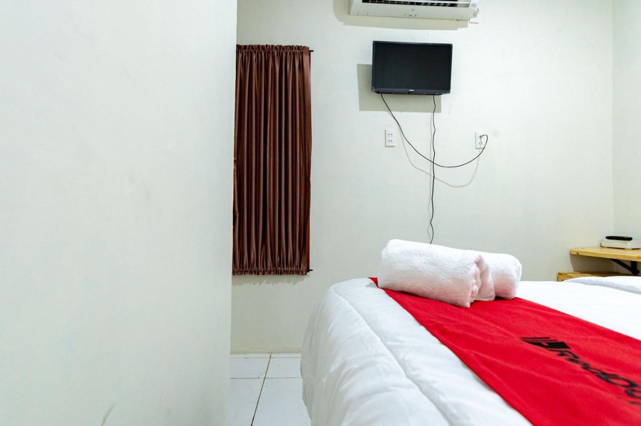 Hotel Reddoorz @ Simpang Pemda Medan Esterno foto