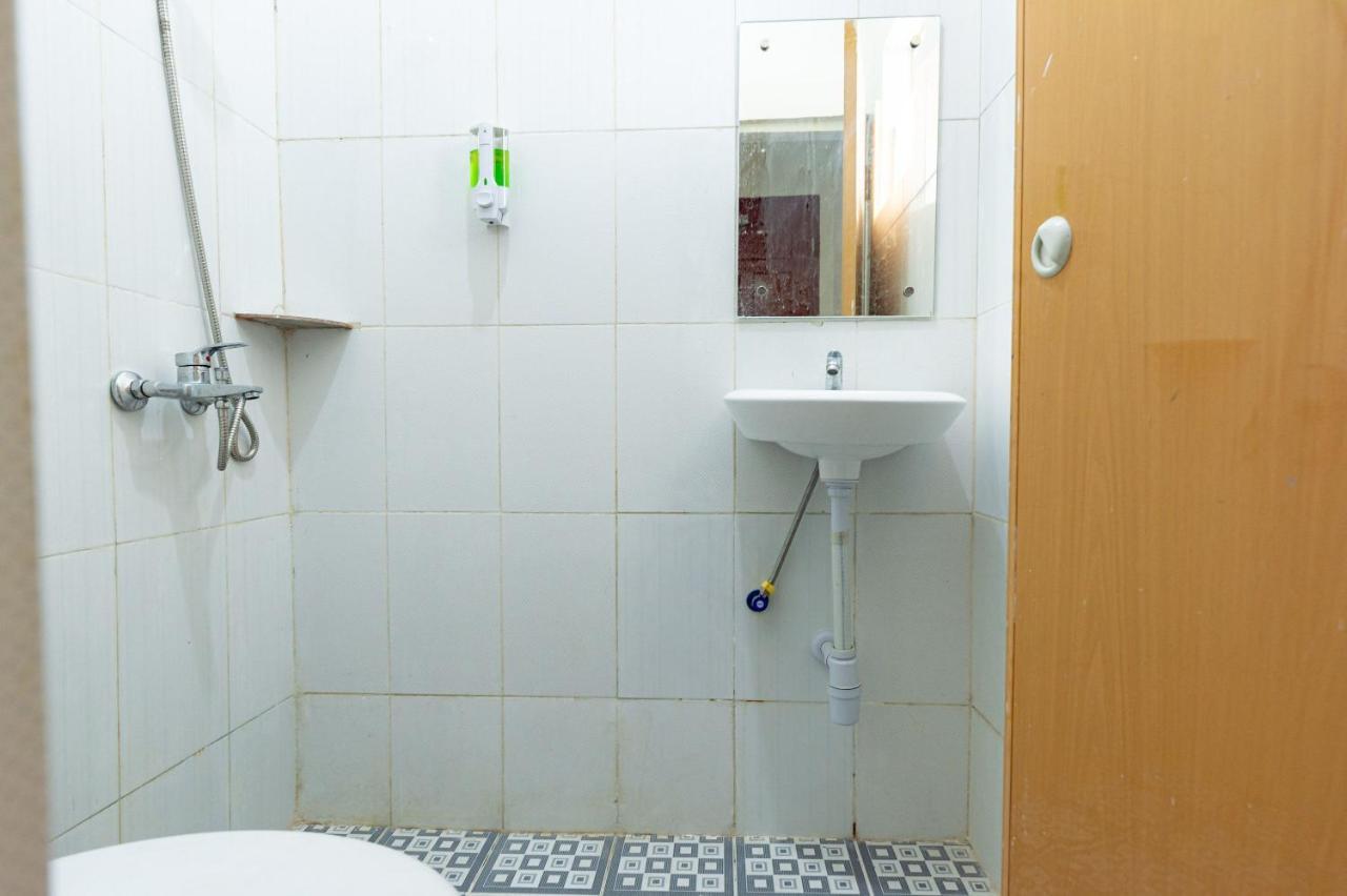 Hotel Reddoorz @ Simpang Pemda Medan Esterno foto