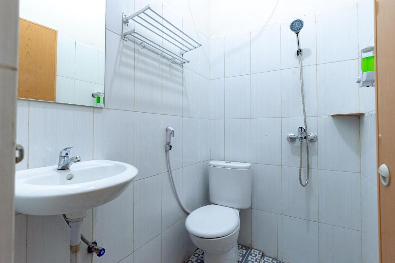 Hotel Reddoorz @ Simpang Pemda Medan Esterno foto