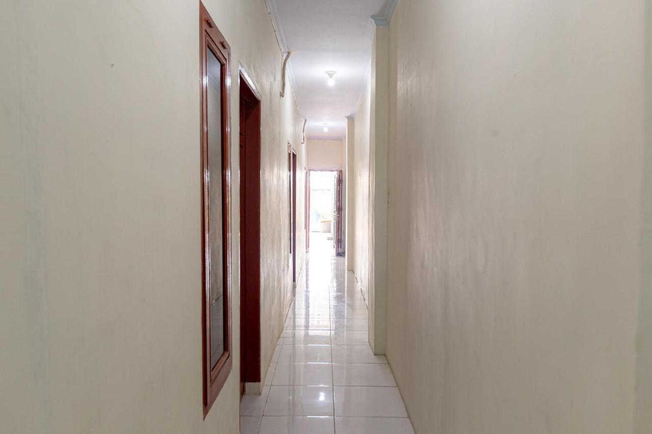 Hotel Reddoorz @ Simpang Pemda Medan Esterno foto